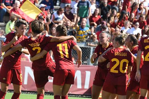 Serie A Femminile La Roma Affonda Il Sassuolo Doppietta Giacinti