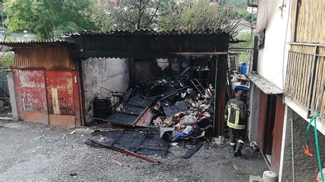 Incendio A Un Deposito Distrutto Un Bar A Struppa