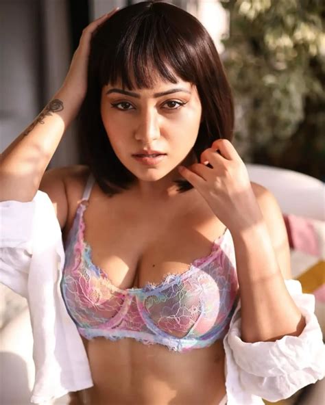 Simran Kaur Hot And Sexy Photoshoot Pics Check Out Here