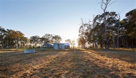 Farm House: A Modern Australian Farmhouse with Climate and Features ...