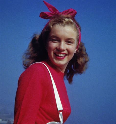 The First Professional Modeling Pictures Of Norma Jeane In 1945