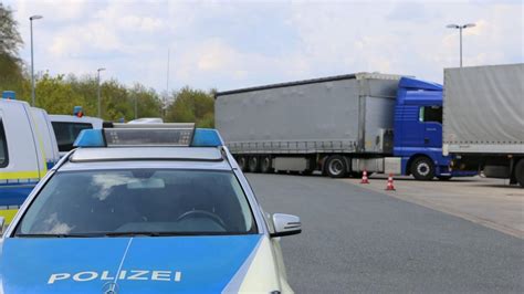 Regelrecht Ekelig Fleischtransporter Auf A Bei Bissendorf Noz