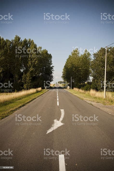 국가 Road 화살표 마킹하기 0명에 대한 스톡 사진 및 기타 이미지 0명 가을 개념 Istock