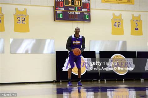 Kobe Bryant Practice Photos and Premium High Res Pictures - Getty Images