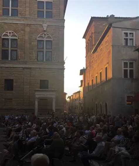 Fabio Pellegrini Notizie Dalla Val D Orcia Ferragosto A Pienza