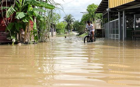 Floods Hit Johor Sabah As Evacuee Numbers Nationwide Rise To Fmt