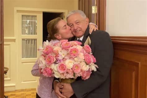 López Obrador Festeja Cumpleaños De Su Esposa Beatriz Gutiérrez