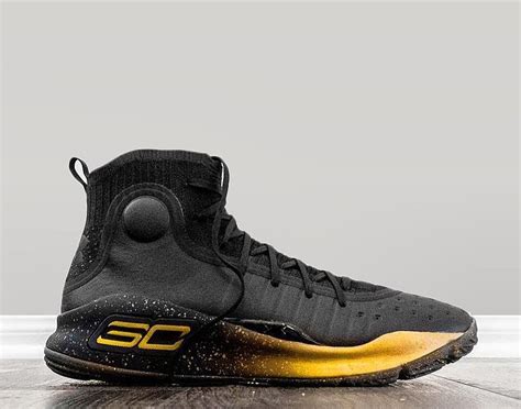 Under Armour Curry 4 Black Metallic Gold 写真