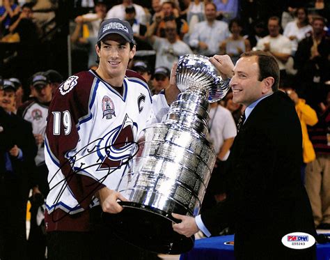 Joe Sakic Signed Avalanche 8x10 Photo (PSA COA) | Pristine Auction