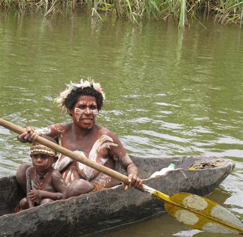 Papua Neuguinea Tief Im Dschungel Leben Alte Traditionen Fort Bilder