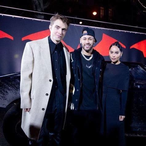 Neymar Conoci A Batman Robert Pattinson Y A Gat Bela Zoe Kravitz