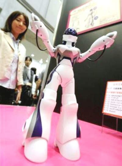 Desarrollan en Japón un robot que posa como modelo