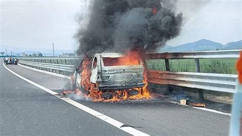 INCENDIU la un autoturism pe Autostrada A10 Sebeș Turda STIRILE