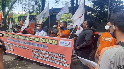 Tolak Penundaan Pemilu Buruh Geruduk Kantor DPRD Sumut