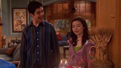 Miranda Cosgrove On Reuniting With Drake And Josh Co-Star Josh Peck For iCarly Season 2 ...