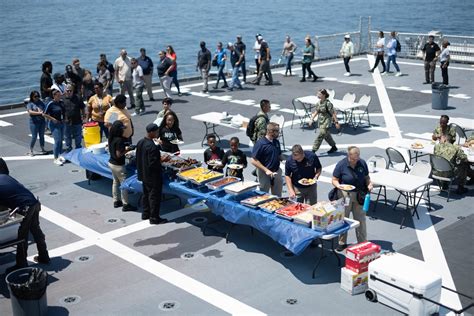 DVIDS - Images - USNS Apalachicola (EPF 13) Hosts Tiger Cruise [Image 3 ...