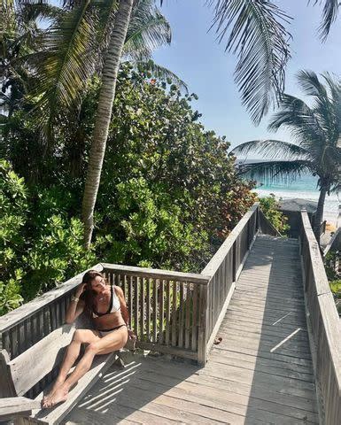 Brooke Shields Flaunted Her Abs In A Plunging Bikini