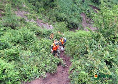 凉山州美姑县山体滑坡 武警官兵赶赴救援 中国军网