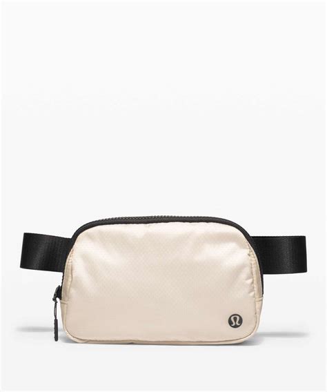 Lululemon Black Everywhere Belt Bag - seensociety.com