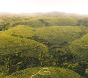 Enjoy The Beauty Of Teletubbies Hill Nusa Penida Tourism In Bali