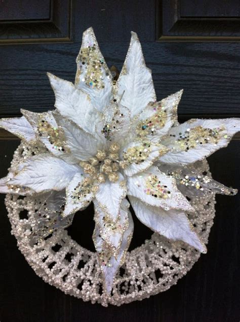 22 White Wreath Christmas Decorations Ideas - Decoration Love