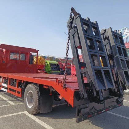 Sinotruk HOWO 5tons Flatbed Platform Tow Wrecker Truck With Tilt Tray 2