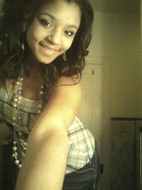 Sexy Yellow Bone Posing Nude ShesFreaky