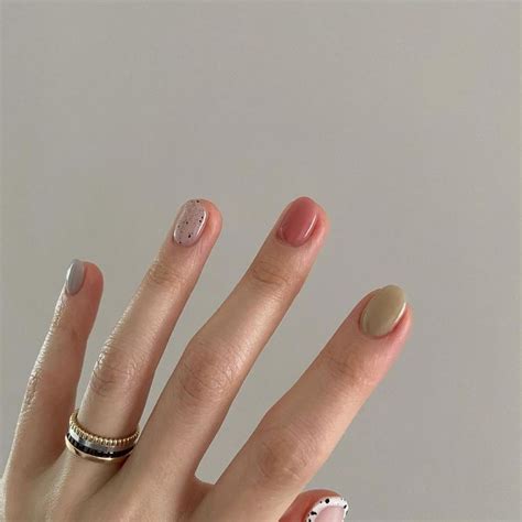 Nails에 있는 Kaia님의 핀 네일 아트 트렌드 매니큐어 아이디어 네일 컬러 Simple Gel Nails