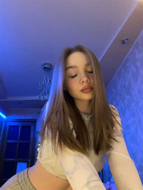 In Pretty Brunette Pretty Face Wedding Makeup Looks