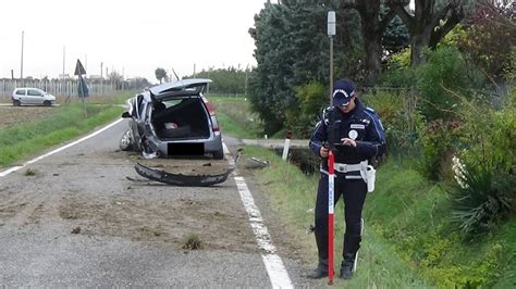 Sbanda E Finisce Nel Fosso Con Lauto Ferito Un 51enne Tra Faenza E