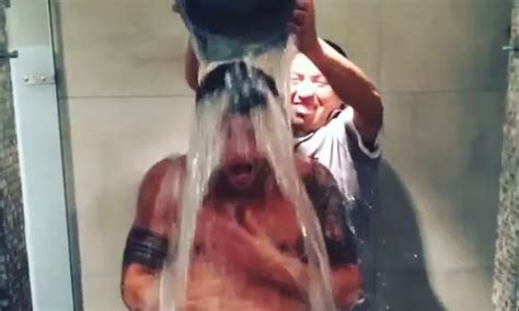 Ice Bucket Challenge Yaco Eskenazi se bañó con hielo y retó a Nicola