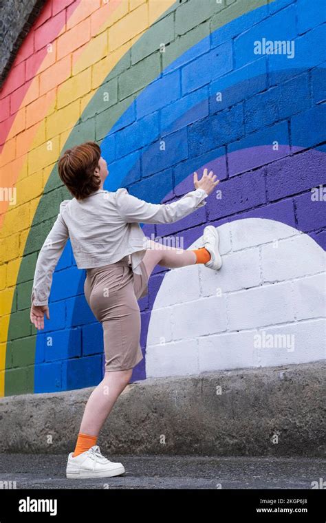 Banderas de colores del arco iris fotografías e imágenes de alta