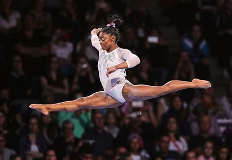 Simone Biles la ginnasta più premiata della storia Vogue Italia