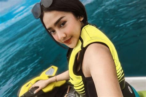 Hot Sexy Nina Zatulini Bikini Pics