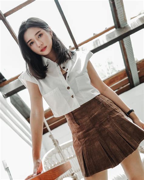 Hào hứng đăng ảnh selfie xinh đẹp nàng hot girl uất ức khi bị CĐM soi chấm đen khó hiểu zoom