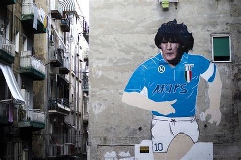 Le Maradona Des Quartiers Spagnoli Histoire De L Une Des Peintures