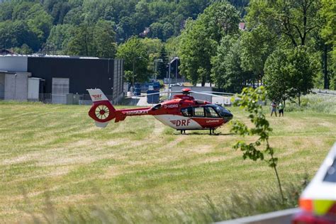 Schwerer Unfall B Pkw Prallen Frontal Ineinander Suhl Zella Mehlis