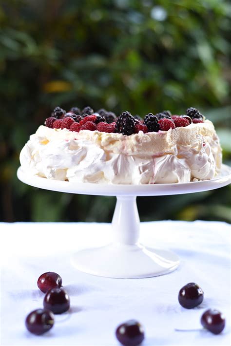 Christmas Wreath Pavlova With Summer Berries Lisa Eats World