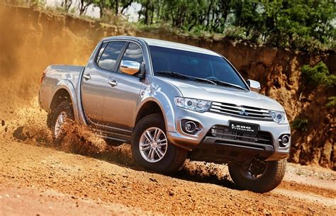 Mitsubishi L Triton Chega Linha Novo Motor E C Mbio