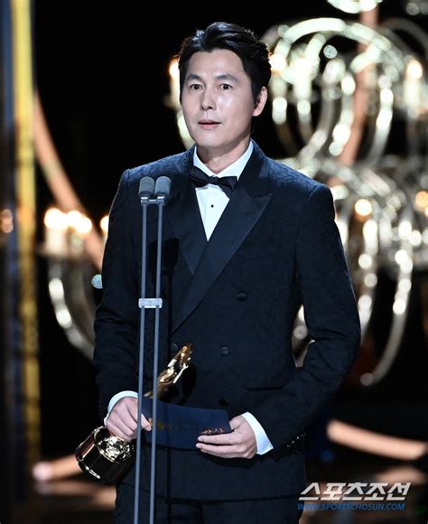 [sc이슈]정우성 영화 데뷔 30년 만에 첫 1천만 영화 서울의… 스포츠조선