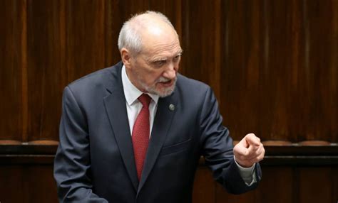 Podkomisja Smole Ska Zlikwidowana Macierewicz W Ciek Y Natemat Pl