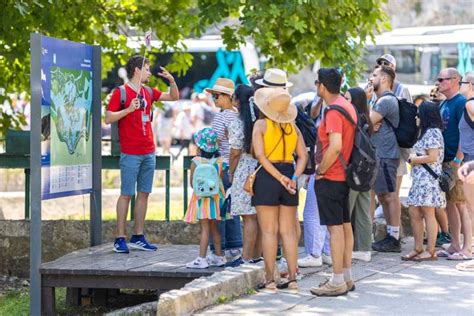 Von Split aus Tagestour zu den Krka Wasserfällen Weinverkostung