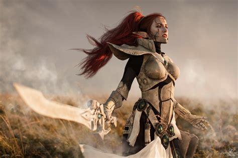 Cool Warhammer 40000 Howling Banshee Cosplay Created By Narga Lifestream — Geektyrant