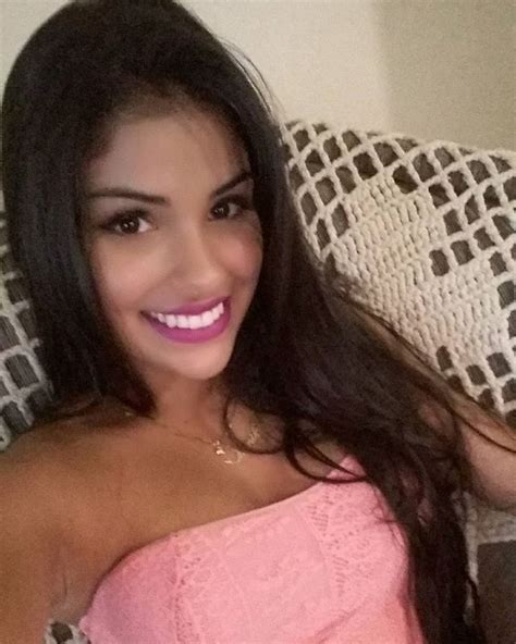 Bbb 16 Munik é A Participante Gata E Rainha Das Selfies Quem Quem News