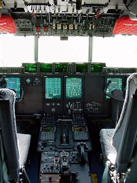 C-17 Globemaster III Cockpit : cockpits