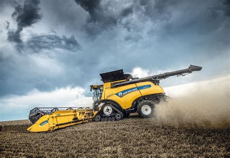 New Holland élargit sa gamme de moissonneuses batteuses CR Revelation