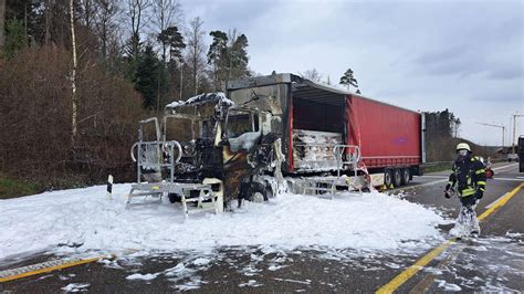 A Sperrung Richtung Stuttgart Nach Lkw Brand Dauert An Folgeunfall