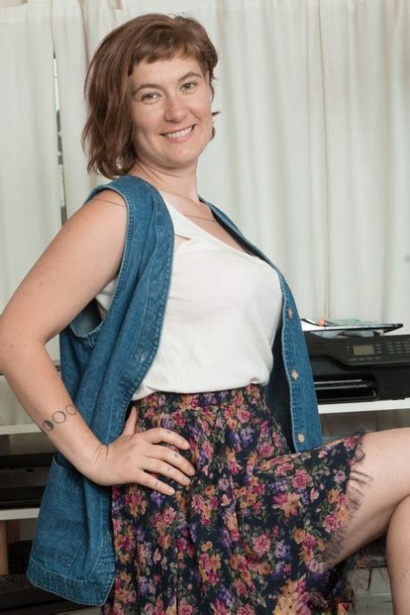 Redhead Babe With Hairy Armpits Sylvia Sinclair Shows Her Big Tits And Bush Coedcherry