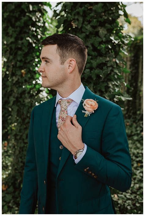 Green Suit Groom Style With Floral Tie In 2021 Groom Style Outdoor