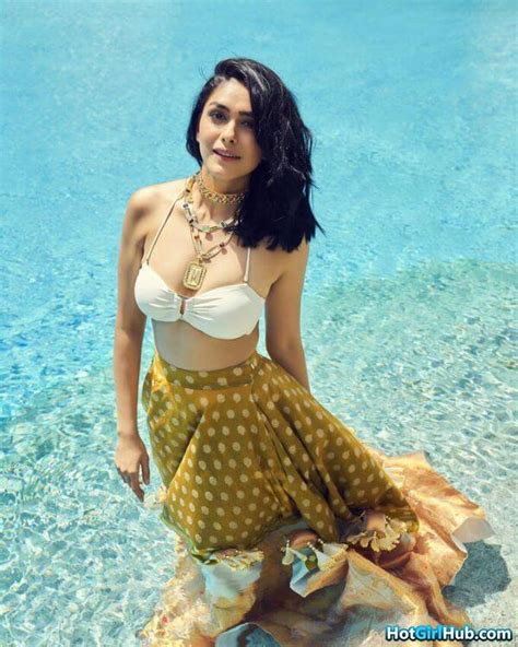 Sexy Mrunal Thakur Hot Indian Actress Pics Photos